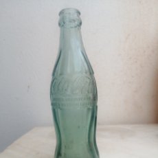 Coleccionismo de Coca-Cola y Pepsi: AUTÉNTICA Y MUY ANTIGUA BOTELLA COCA COLA DEL AÑO 1958 REFRESCO RELIEVE 20 CL. Lote 370170741