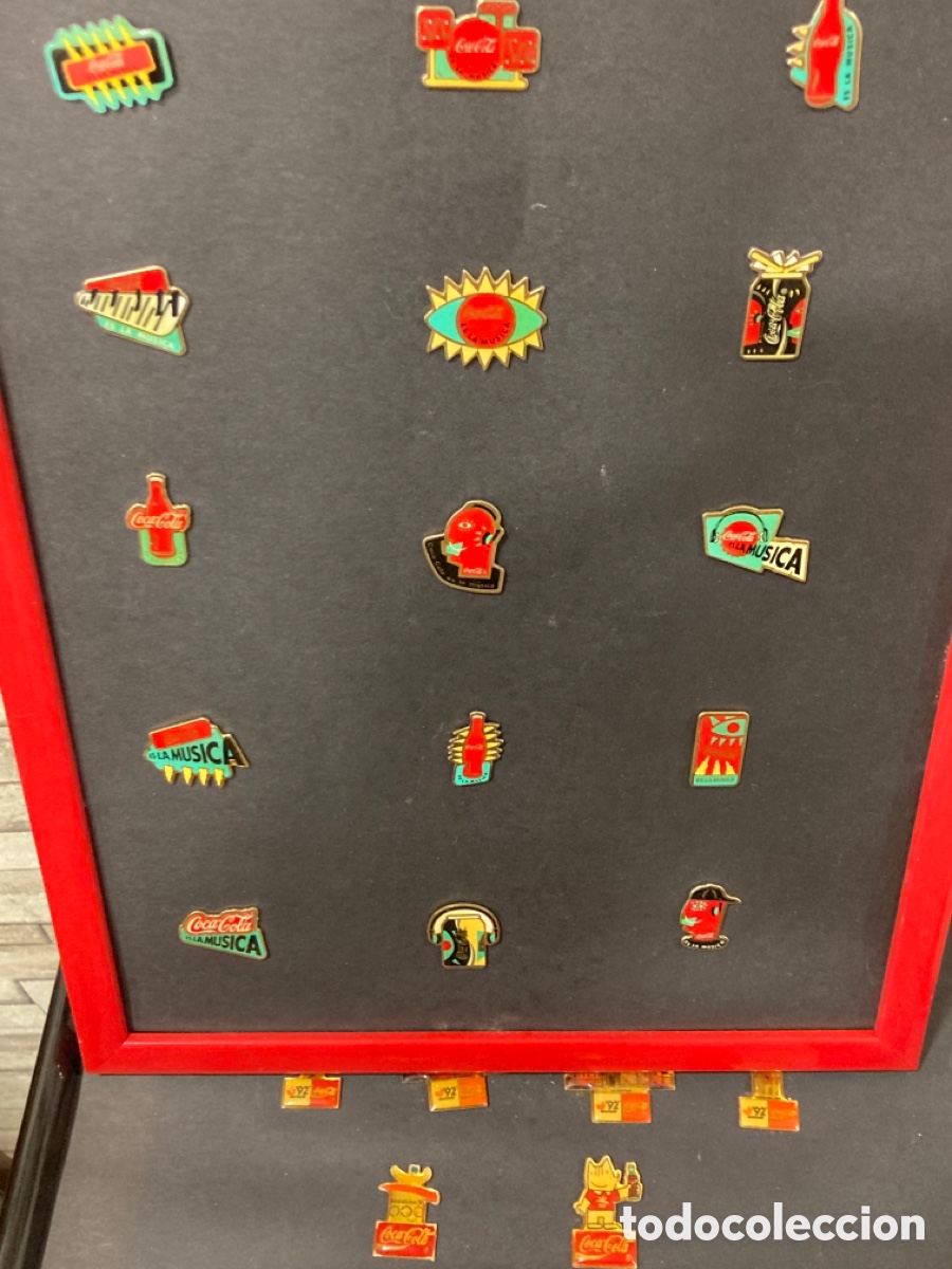 Coleccionismo de Coca-Cola y Pepsi: Cuadro con pins de Coca Cola - Foto 3