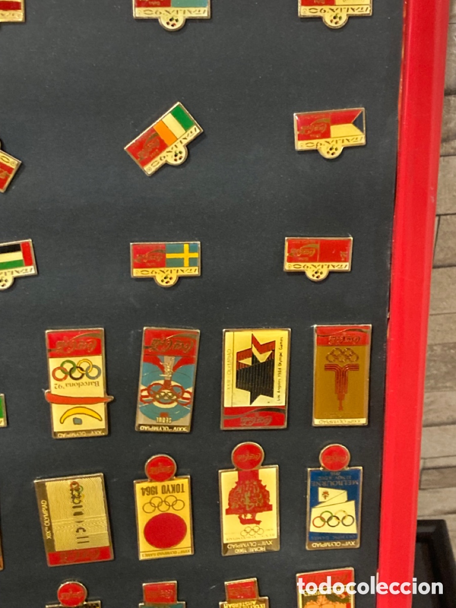 Coleccionismo de Coca-Cola y Pepsi: Cuadro con pins de Coca Cola - Foto 3