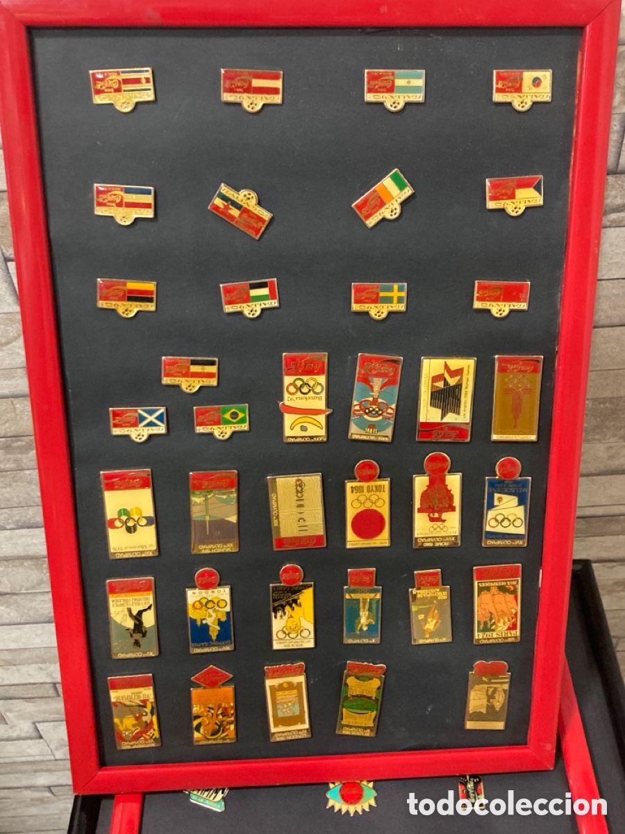 Coleccionismo de Coca-Cola y Pepsi: Cuadro con pins de Coca Cola - Foto 1