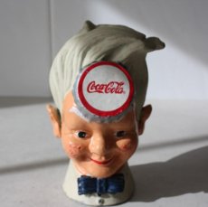 Coleccionismo de Coca-Cola y Pepsi: ANTIGUA FIGURA HUCHA DE HIERRO. HUCHA PROMOCIONAL DE COCA COLA. AÑOS 70.. Lote 383856499