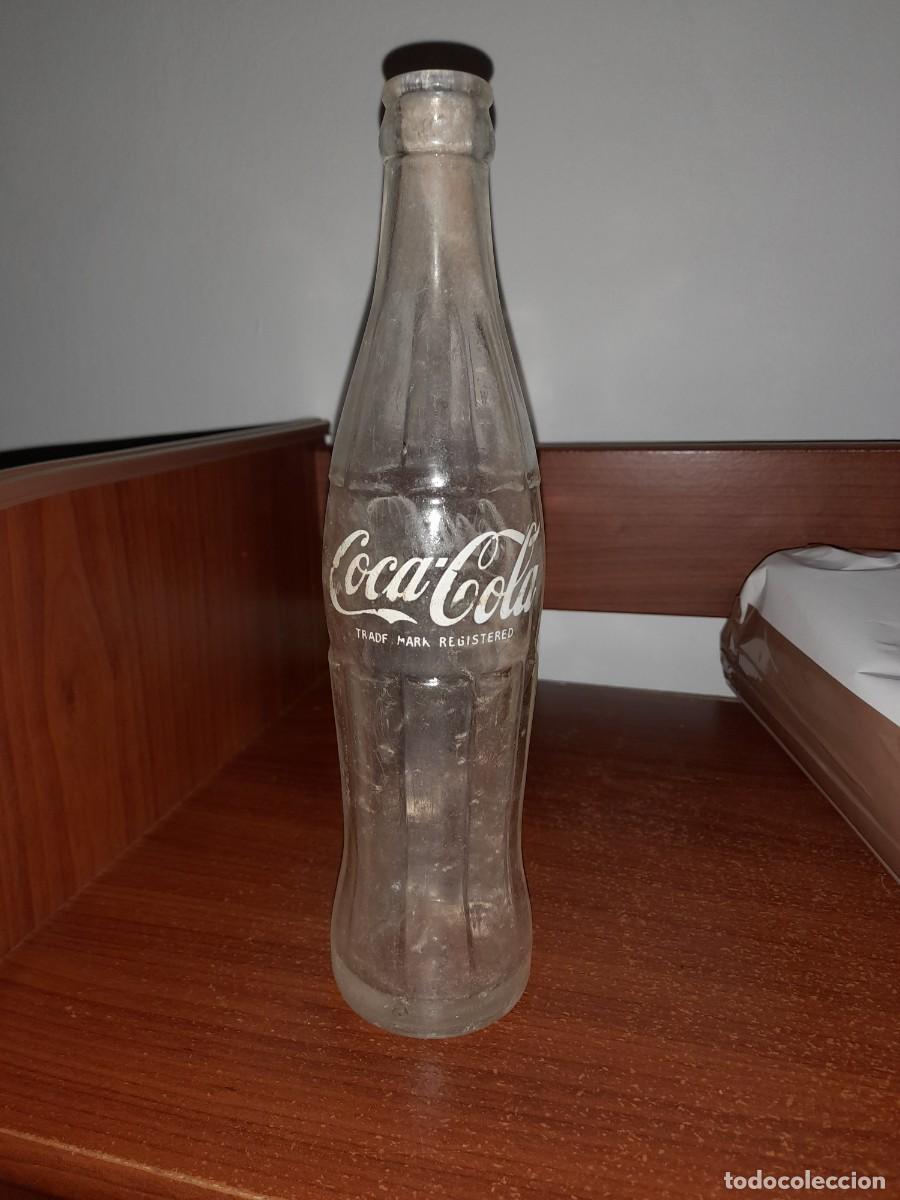 Coleccionismo de Coca-Cola y Pepsi: Antigua botella cristal serigrafiada Coca-Cola coca cola tama&ntilde;o alto 33 cl,letras en ingles,a&ntilde;os 60