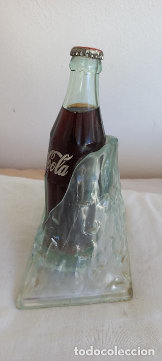 Coleccionismo de Coca-Cola y Pepsi: Expositor de Coca cola,efecto hielo, con la botella - Foto 2