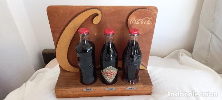 Sammeln von Coca-Cola und Pepsi: EXPOSITOR COCA-COLA, 125 A&Ntilde;OS. Con LAS TRES BOTELLAS. CONMEMORATIVO 125 ANIVERSARIO