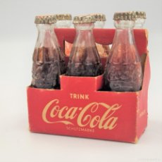 Coleccionismo de Coca-Cola y Pepsi: CAJA DE CARTÓN CON SEIS BOTELLAS DE COCA COLA DE CRISTAL. 1950 - 1959