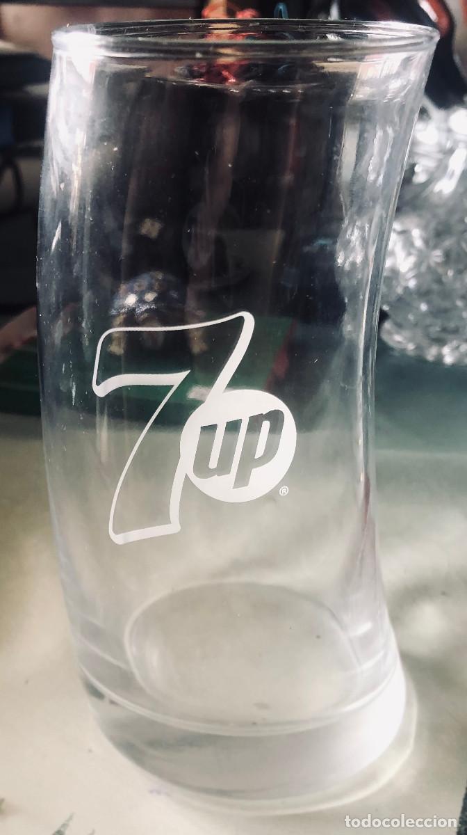Collectionnisme de Coca-Cola et Pepsi: Vaso asim&eacute;trico publicitario de 7up o Seven Up con lados ascendentes redondeados. A&ntilde;os 90. Nuevo.