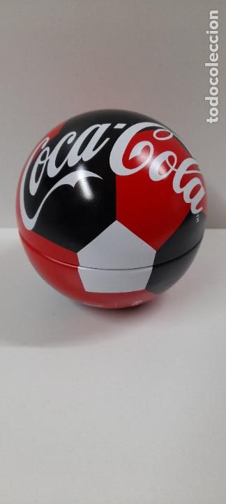 Collectionnisme de Coca-Cola et Pepsi: CAJA CON FORMA DE BALON COCA - COLA . ORIGINAL FIFA WORLD CUP RUSSIA 2018 . ARTICULO PROMOCIONAL