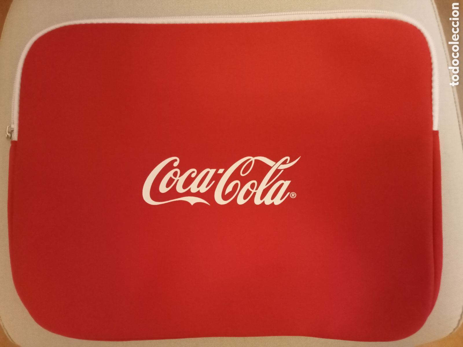 Coleccionismo de Coca-Cola y Pepsi: Funda port&aacute;til coca cola - Foto 1