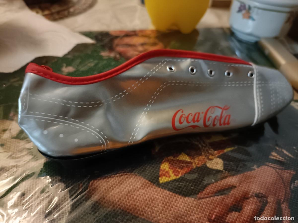 Coleccionismo de Coca-Cola y Pepsi: Vintage ESTUCHE forma de bota futbol DE LA MARCA COCA--COLA