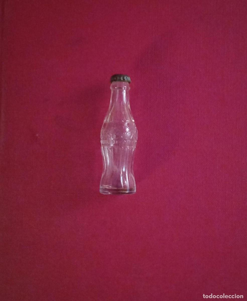 Coleccionismo de Coca-Cola y Pepsi: Mini botella Coca Cola a&ntilde;os 50 - Foto 1