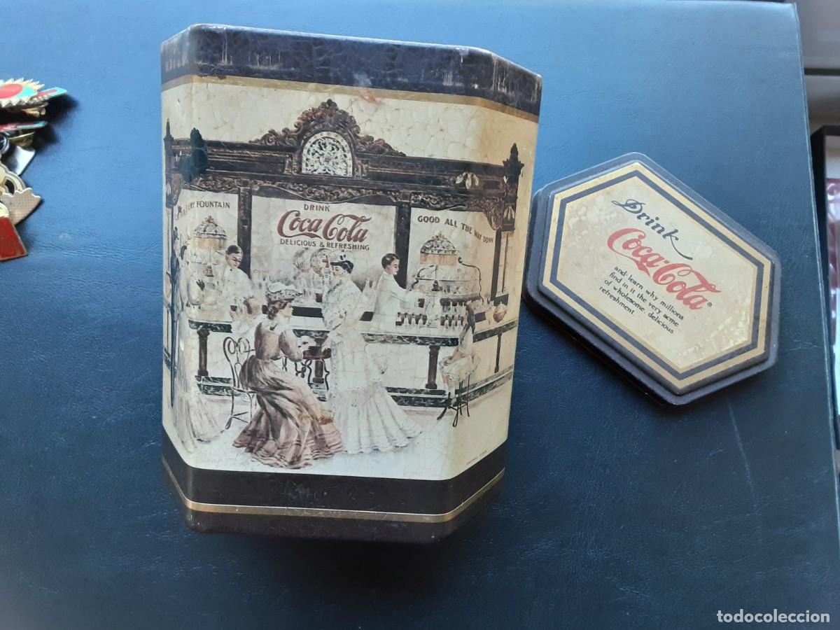 Coleccionismo de Coca-Cola y Pepsi: Antigua lata decorada de Coca-Cola - Foto 2