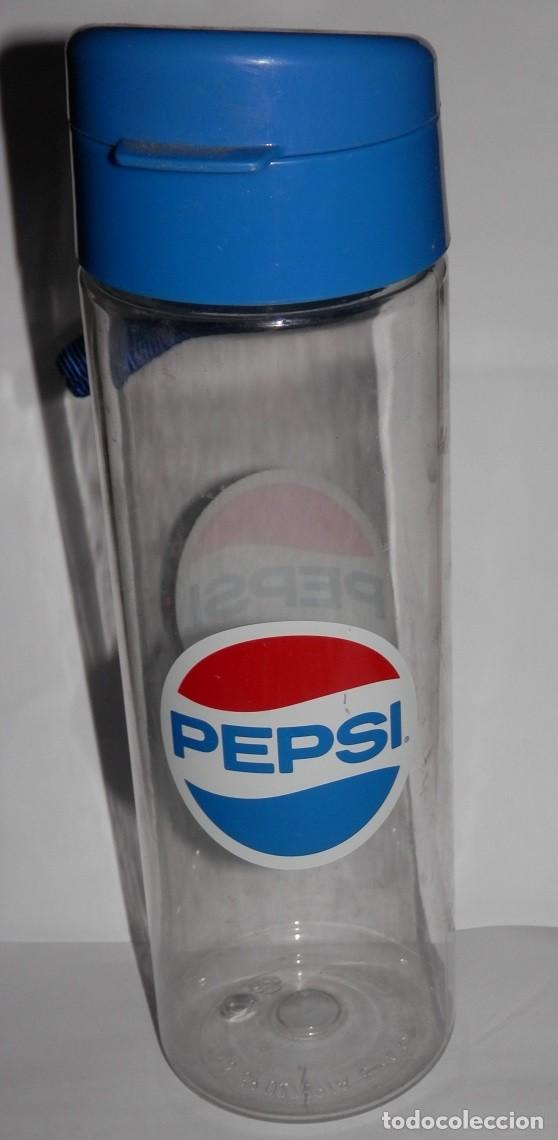 Coleccionismo de Coca-Cola y Pepsi: BOTELLA DE PLAYA DE LA PEPSI COLA - Foto 1