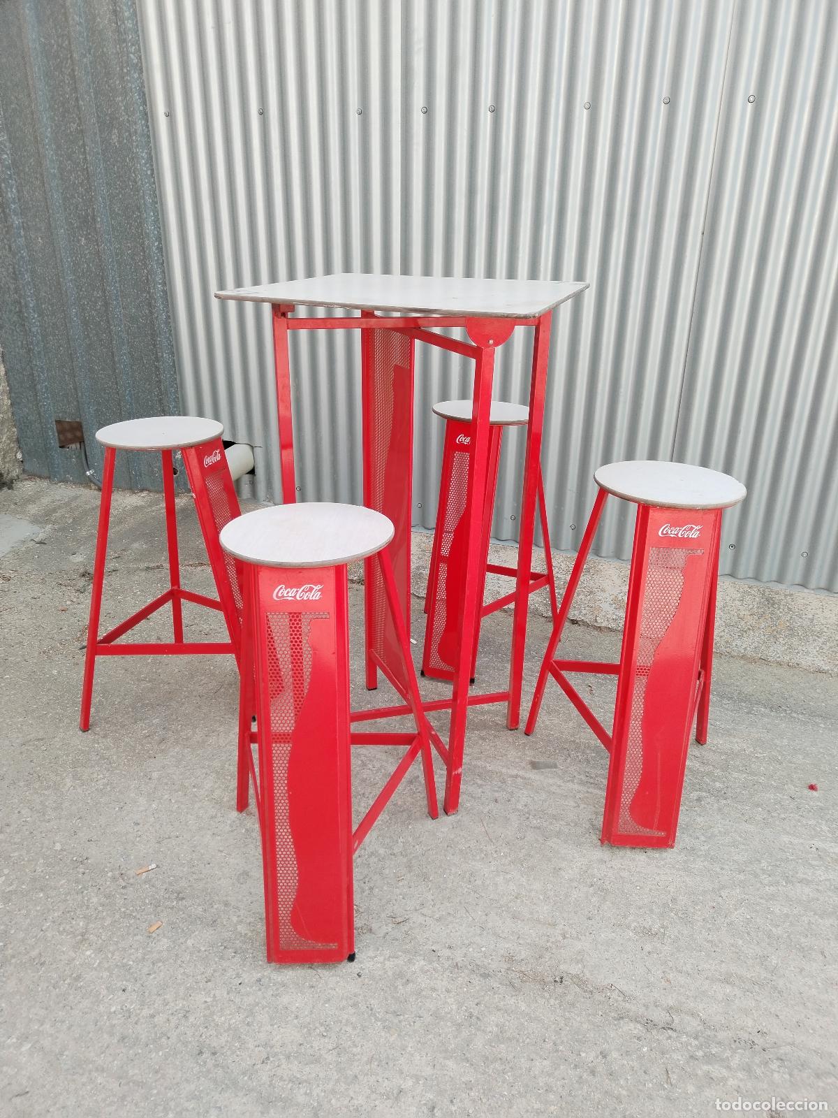 Sammeln von Coca-Cola und Pepsi: juego de 4 banquetas y mesa alta de coca-cola