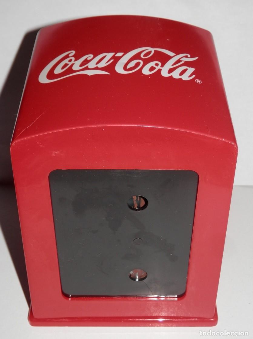 Collecting of Coca-Cola and Pepsi: UN SERVILLITERO DE LA COCA-COLA