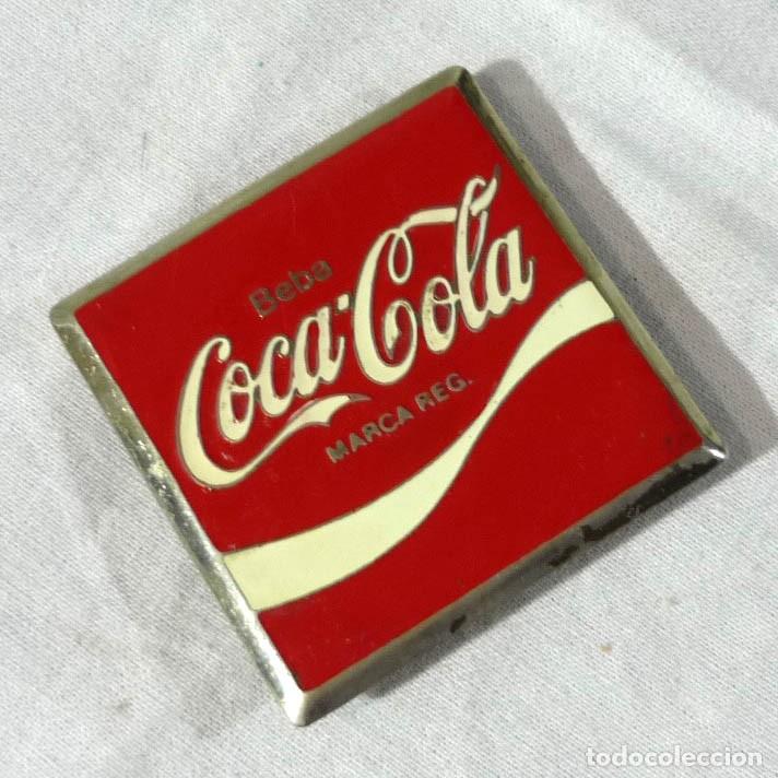 Coleccionismo de Coca-Cola y Pepsi: Chapa de coca-cola de 2 alfileres - Foto 1