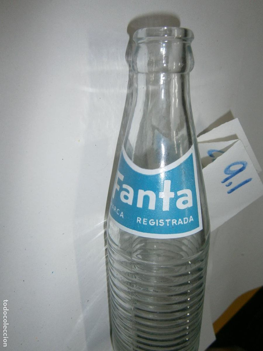 Coleccionismo de Coca-Cola y Pepsi: ANTIGUA BOTELLA FANTA - Foto 2
