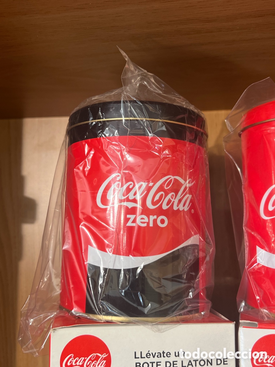 Coleccionismo de Coca-Cola y Pepsi: LOTE DE 2 BOTES DE LATON DE COCA COLA - Foto 2
