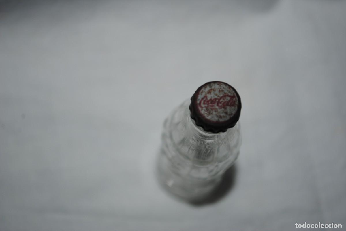 Coleccionismo de Coca-Cola y Pepsi: BOTELLA MINI DE COCA COLA - Foto 2