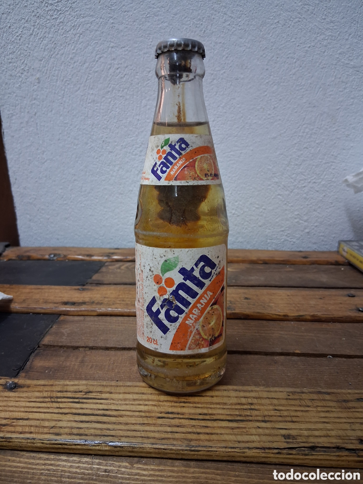 Coleccionismo de Coca-Cola y Pepsi: Botella de fanta llena con etiqueta y chapa