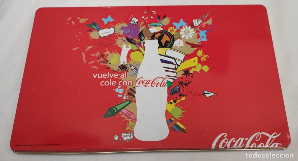 Coleccionismo de Coca-Cola y Pepsi: CAJA DE CHAPA CON LAPICES DE COLORES, VUELVE AL COLE CON COCA COLA, COMPLETA