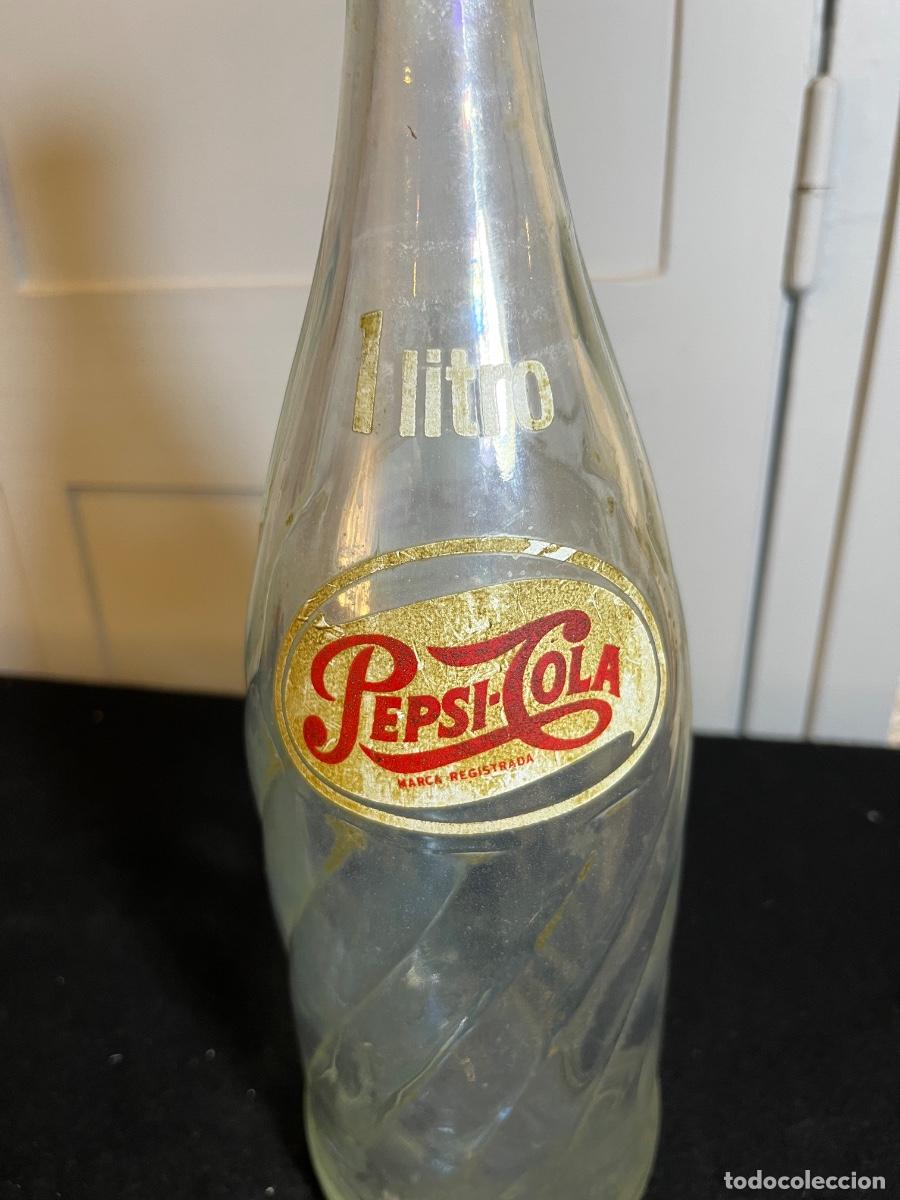 Coleccionismo de Coca-Cola y Pepsi: Antigua botella Pepsi Cola 1 litro vidrio helicoidal estriada vintage a&ntilde;os 70