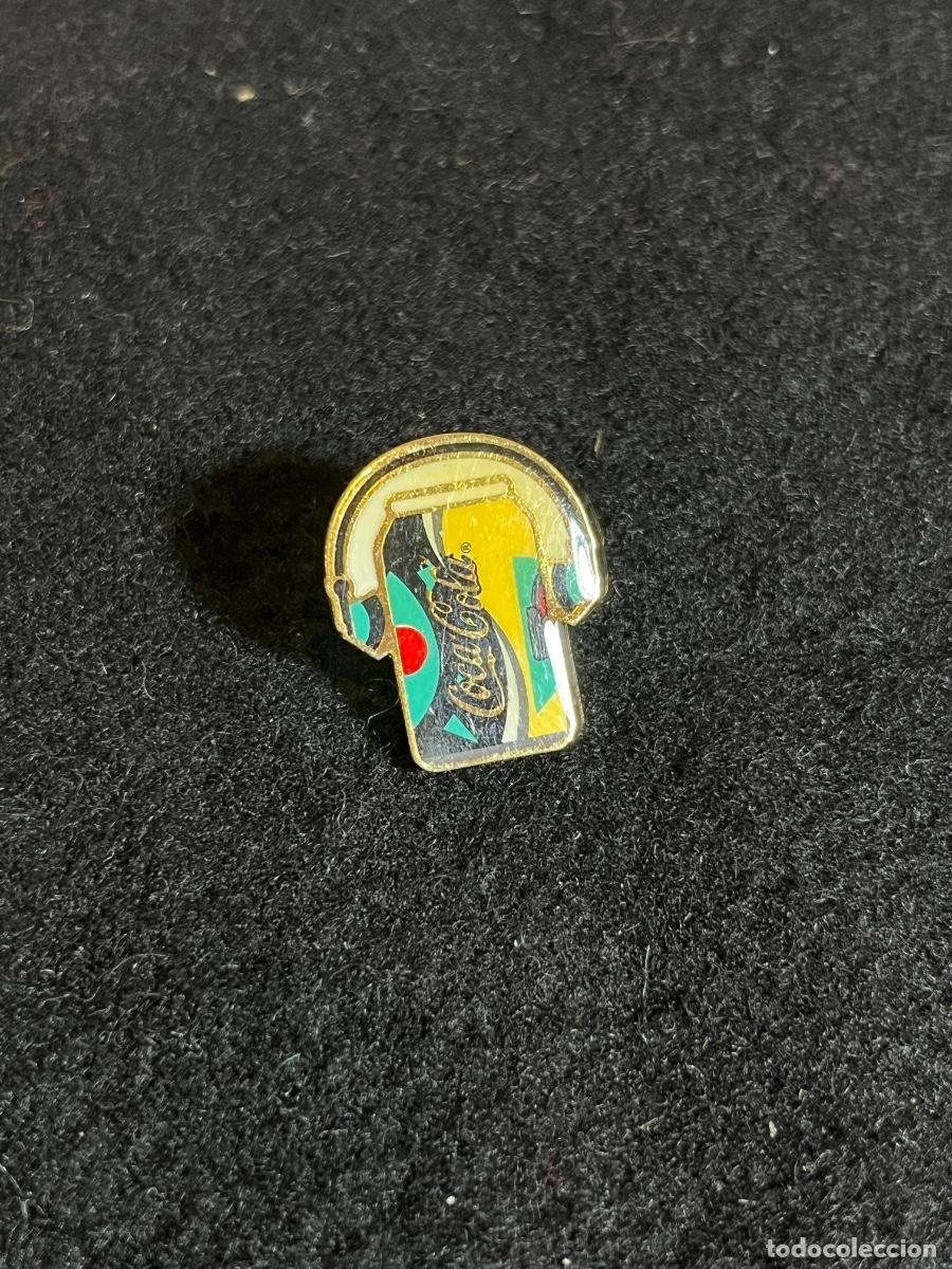 Coleccionismo de Coca-Cola y Pepsi: Pin Coca-Cola es la M&uacute;sica 1993 lata auriculares vintage insignia a&ntilde;os 90 retro EGB