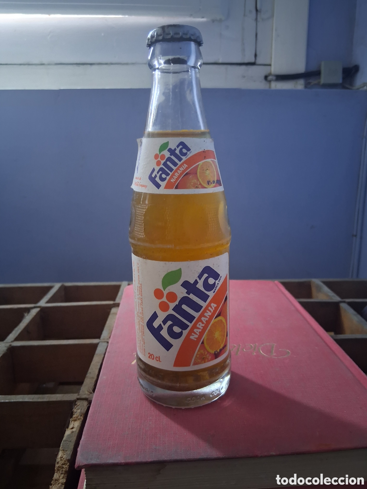 Coleccionismo de Coca-Cola y Pepsi: Botella de fanta llena con etiqueta y chapa