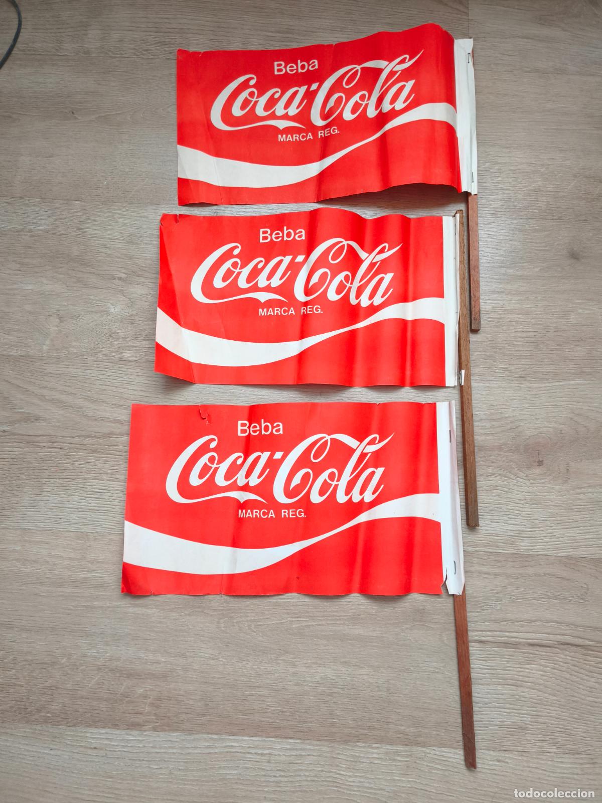 Coleccionismo de Coca-Cola y Pepsi: Tres antiguas banderas de Coca-Cola. papel y madera. Muy raras