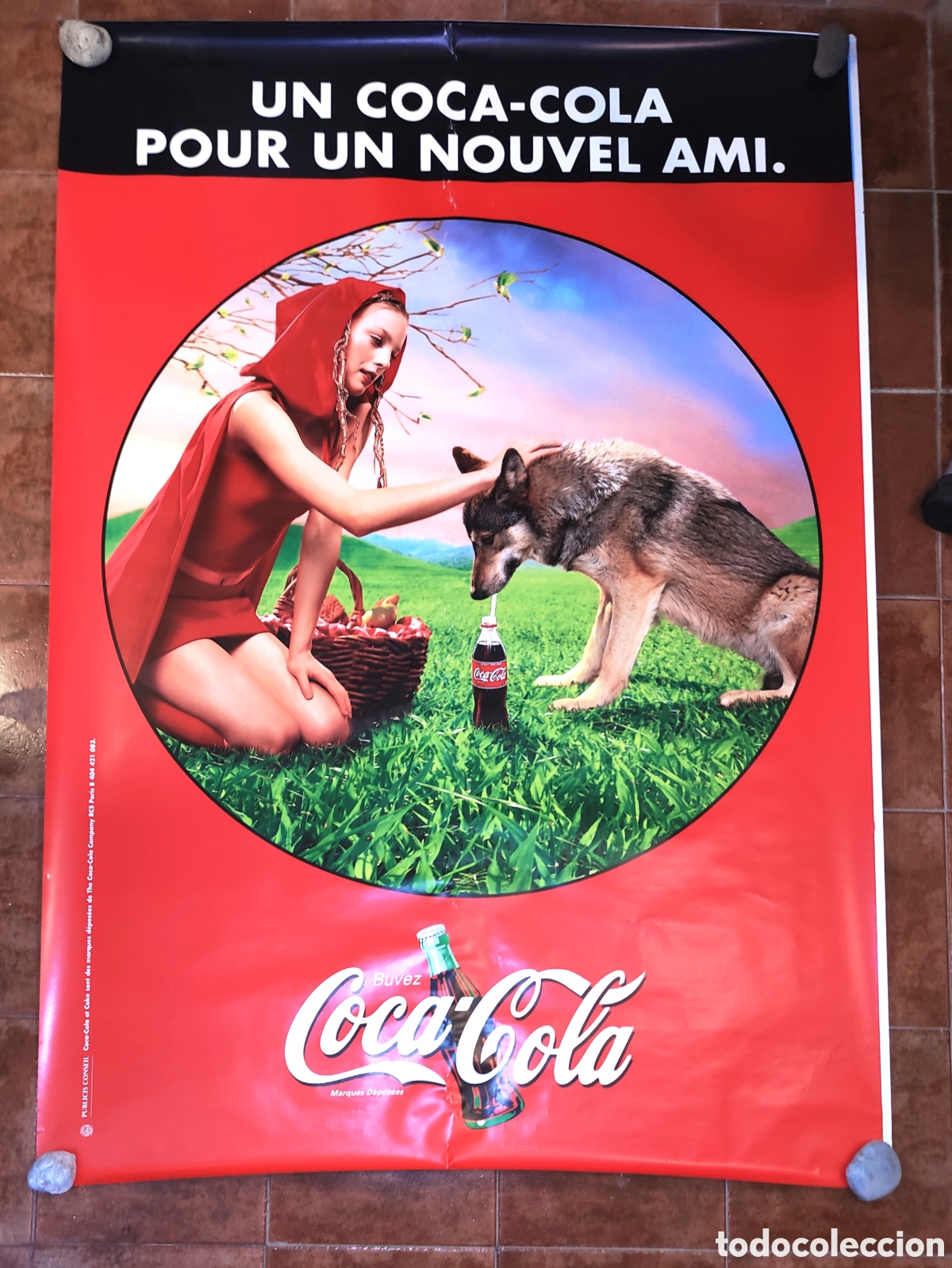 Coleccionismo de Coca-Cola y Pepsi: Cartel Coca Cola Caperucita y el lobo - Francia 1997 Gran formato 119x174 cm