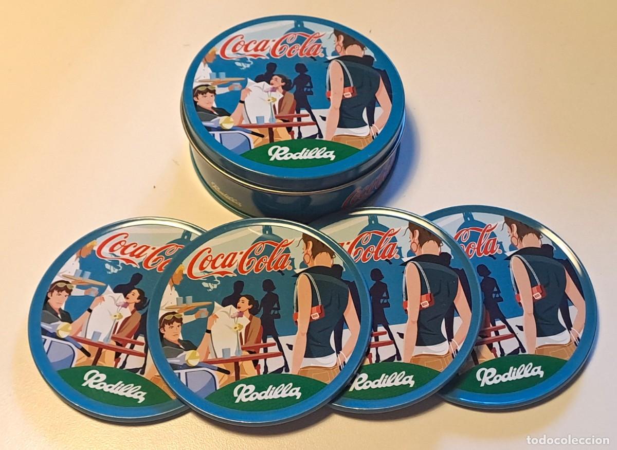 Coleccionismo de Coca-Cola y Pepsi: CAJA CON CUATRO POSAVASOS METAL PUBLICIDAD COCA COLA - RODILLA