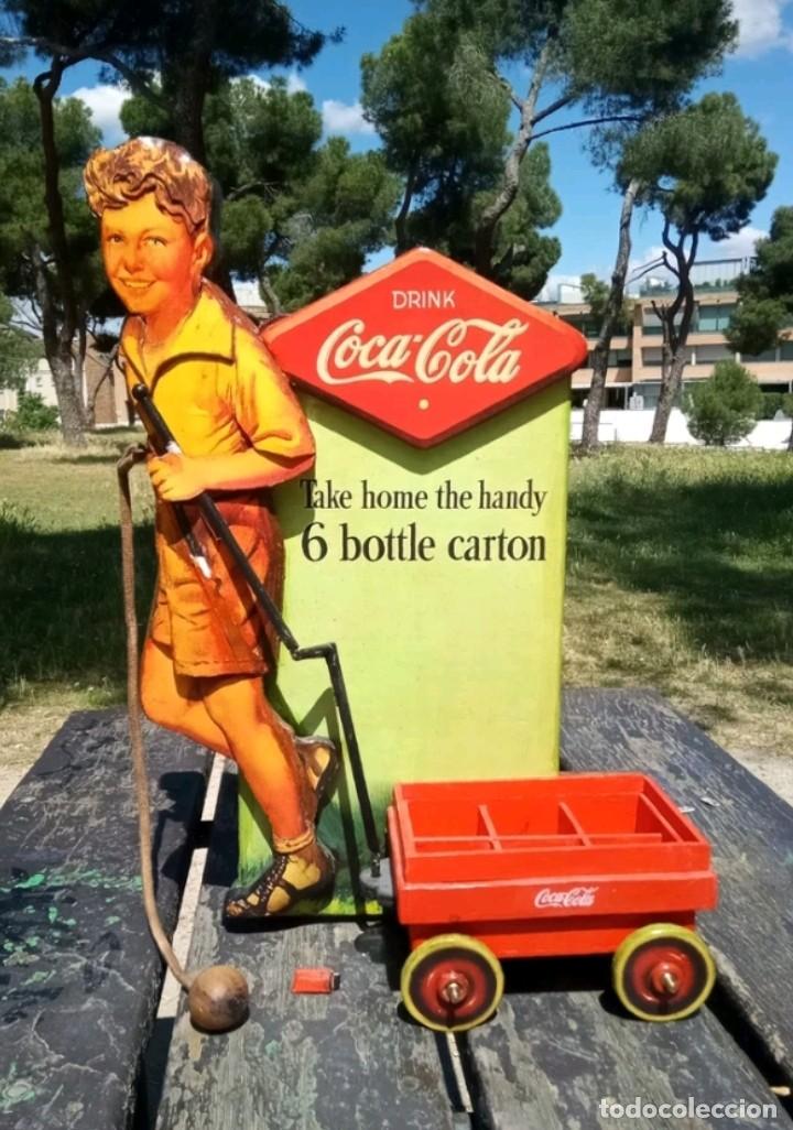 Coleccionismo de Coca-Cola y Pepsi: EXPOSITOR DISPLAY DECORATIVO DECORACI&Oacute;N REPRODUCCI&Oacute;N COCA COLA NI&Ntilde;O CARRO CARRITO MADERA BOTELLAS