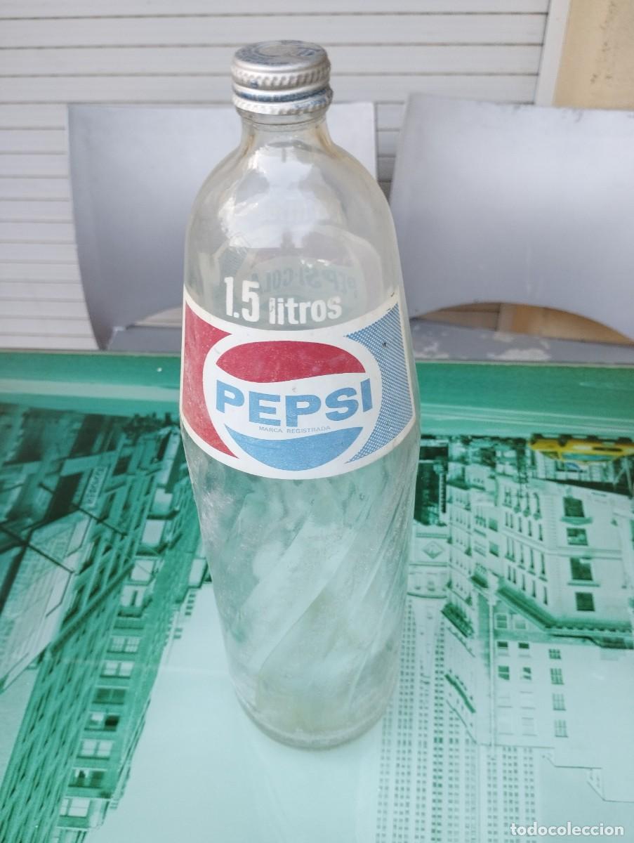 Coleccionismo de Coca-Cola y Pepsi: Lote botellas antiguas PEPSI. 32 botellas diferente tama&ntilde;o y serigrafia.