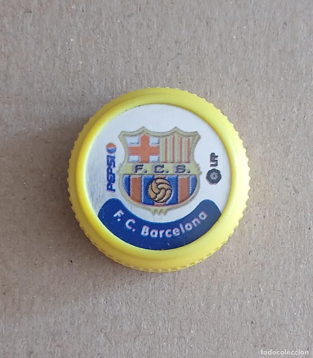 Coleccionismo de Coca-Cola y Pepsi: TAP&Oacute;N ESCUDO BARCELONA PEPSI COLA LFP 2001-2002. Buen estado.