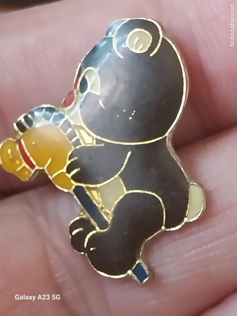 Coleccionismo de Coca-Cola y Pepsi: OSITO PELUCHE CABALLO ESCOBA PIN PINCHO GOTA 2.67CMS ALTO VINTAGE