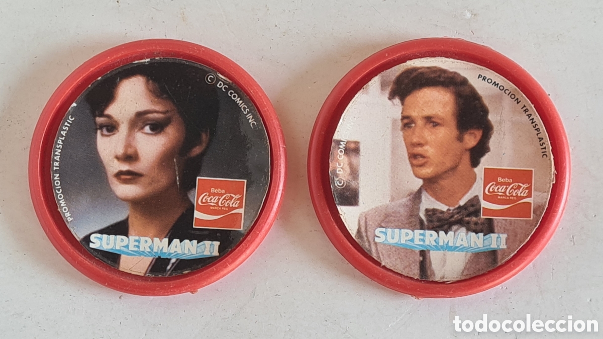 Coleccionismo de Coca-Cola y Pepsi: 2 Chapas Cromos Insignia Publicidad Coca-Cola Promoci&oacute;n Pel&iacute;cula Superman II Ursa y Olsen DC C&oacute;mic