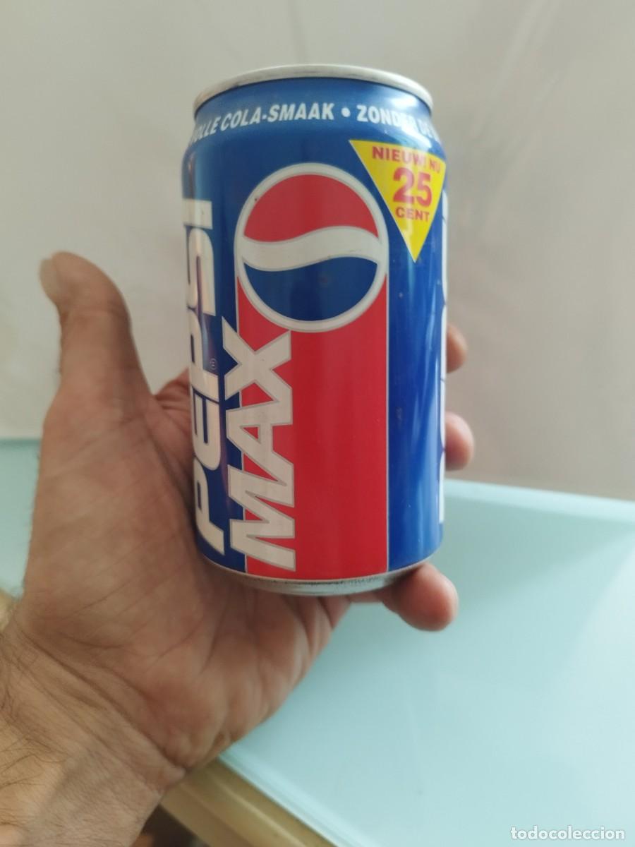 Coleccionismo de Coca-Cola y Pepsi: Lata vac&iacute;a Pepsi Max de la d&eacute;cada de 1990, con el dise&ntilde;o cl&aacute;sico en rojo y azul, texto en neerland&eacute;s