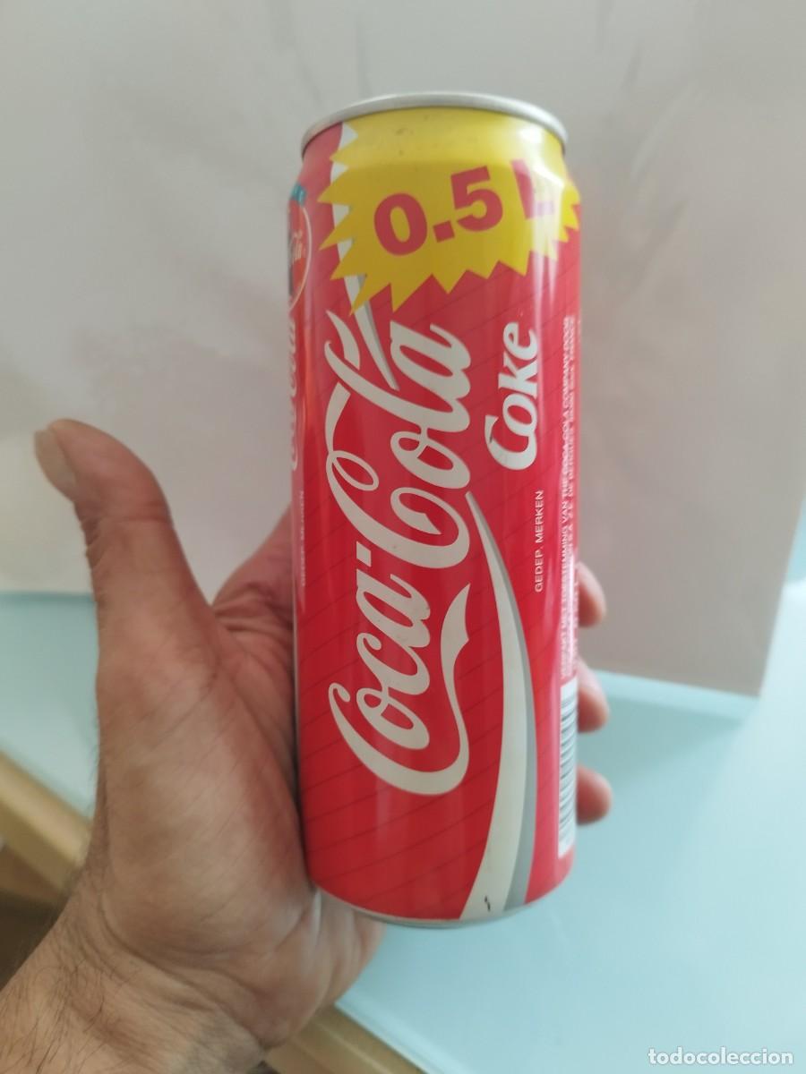 Coleccionismo de Coca-Cola y Pepsi: Lata vac&iacute;a de Coca-Cola de 0.5 litros con un dise&ntilde;o cl&aacute;sico. A&ntilde;os 90.