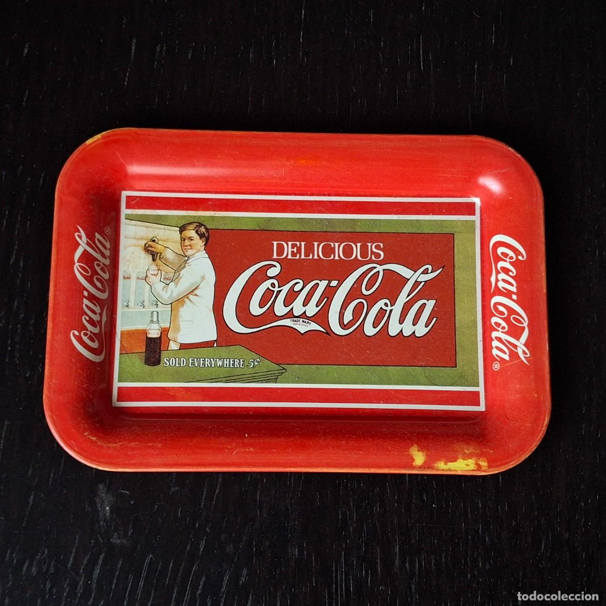 Coleccionismo de Coca-Cola y Pepsi: DELICIOUS COCA COLA - PEQUE&Ntilde;A BANDEJA METALICA - ORIGINAL 1989 - 12x17cm.