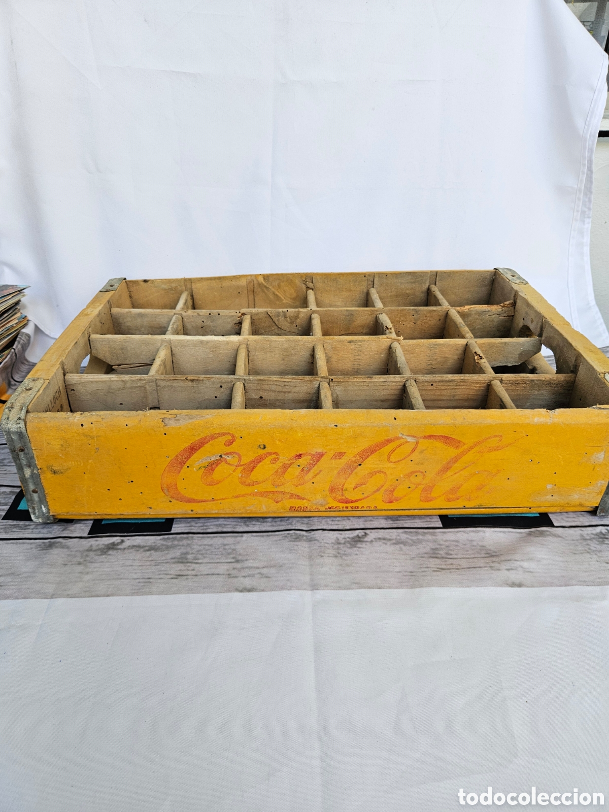 Coleccionismo de Coca-Cola y Pepsi: ANTIG&Uuml;A CAJA DE COCA COLA. BENLLOCH MAR 68 TORRENTE VALENCIA. CON CARCOMA
