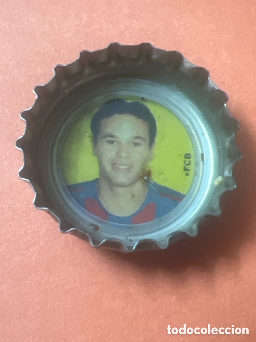 Coleccionismo de Coca-Cola y Pepsi: T4/X144/G4. TAPON CORONA CAPSULA CHAPA SODA/REFRESCO COCA-COLA FCB ''INIESTA'' (ESPA&Ntilde;A)