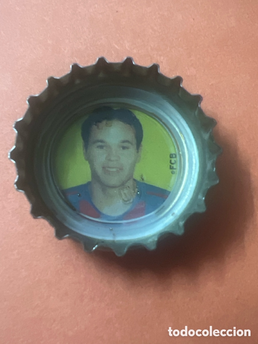 Coleccionismo de Coca-Cola y Pepsi: T4/X144/G5. TAPON CORONA CAPSULA CHAPA SODA/REFRESCO COCA-COLA FCB ''INIESTA'' (ESPA&Ntilde;A)