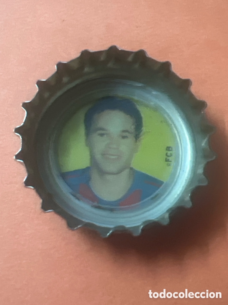 Coleccionismo de Coca-Cola y Pepsi: T4/X144/G6. TAPON CORONA CAPSULA CHAPA SODA/REFRESCO COCA-COLA FCB ''INIESTA'' (ESPA&Ntilde;A)