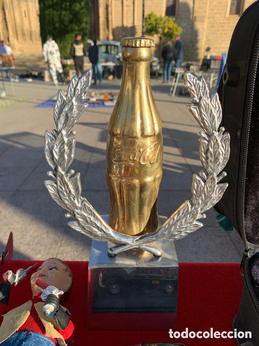 Coleccionismo de Coca-Cola y Pepsi: Trofeo botella Coca Cola laureada bronce y acero