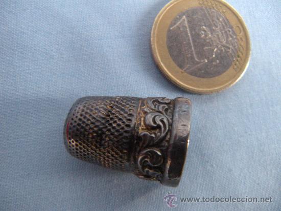 Coleccionismo de dedales: ANTIGUO DEDAL DE PLATA CON CENEFA VEGETAL. - Foto 4