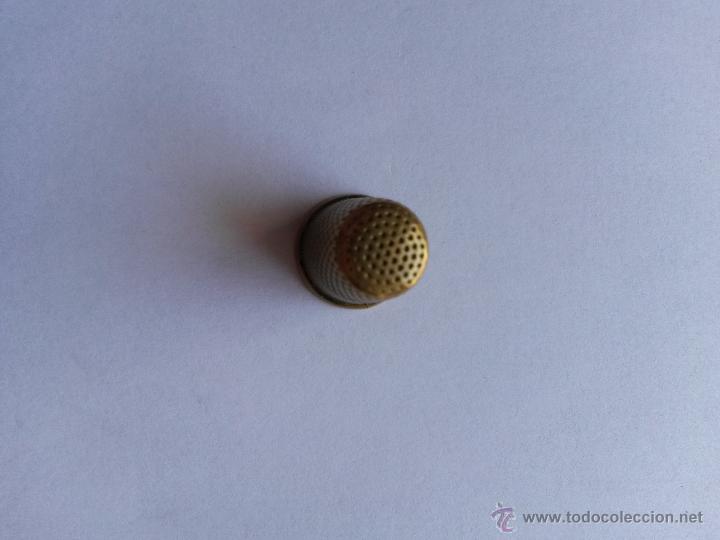 Coleccionismo de dedales: Dedal de 1,6 cms. diametro, boca,dorado - Foto 3