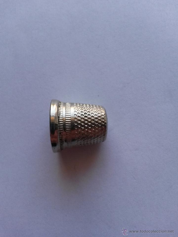 Coleccionismo de dedales: Dedal de 1,8 cms. diametro, boca - Foto 1