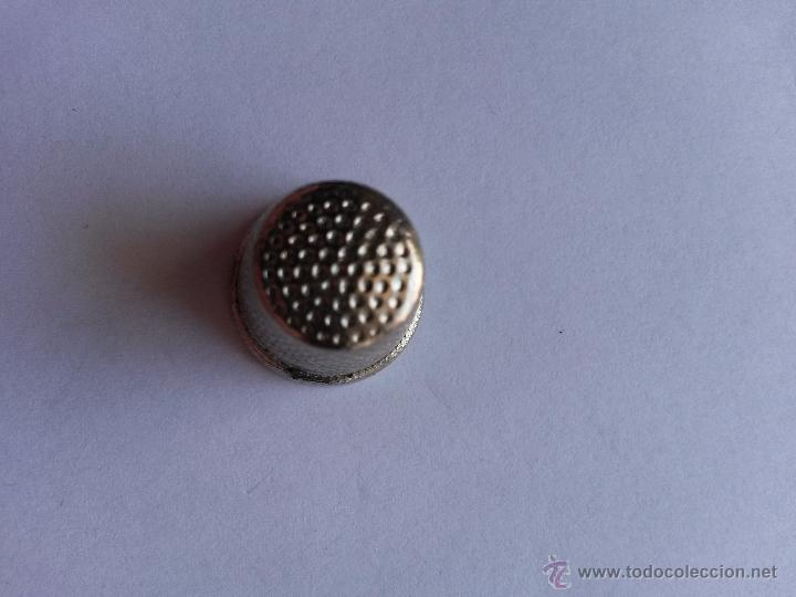 Coleccionismo de dedales: Dedal de 1,8 cms. diametro, boca - Foto 3