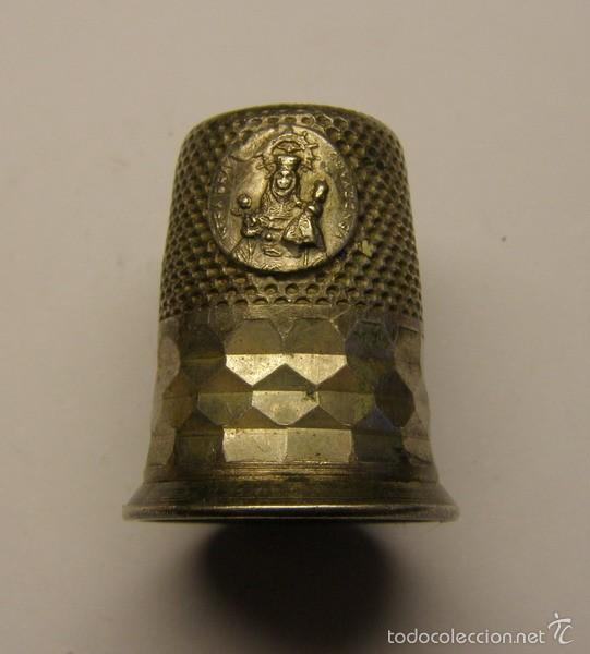 Coleccionismo de dedales: Dedal religioso de la Virgen de Covadonga. - Foto 1