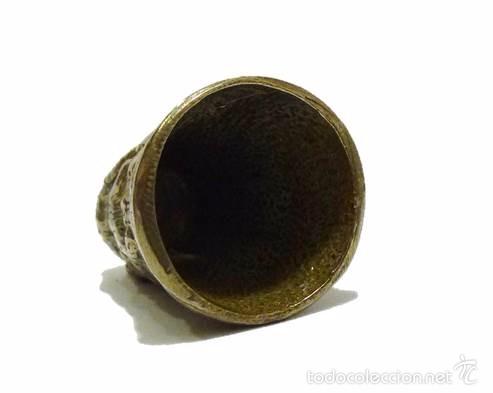 Coleccionismo de dedales: ANTIGUO DEDAL DE PLATA REPUJADA - Foto 3