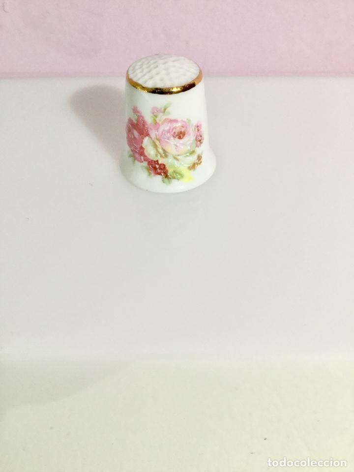 Coleccionismo de dedales: Dedal ramo rosas. Porcelana. REUTTER. - Foto 1